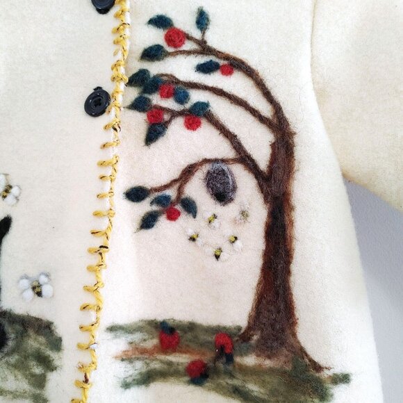 Handmade Girls Wool Hooded Coat 2 Button Graphic Bear Bees Jacket - Picture 3 of 4